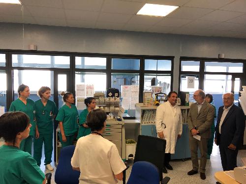 Il vicegovernatore Fvg, Riccardo Riccardi (secondo da dx), in visita al polo cardiologico di Cattinara a Trieste
